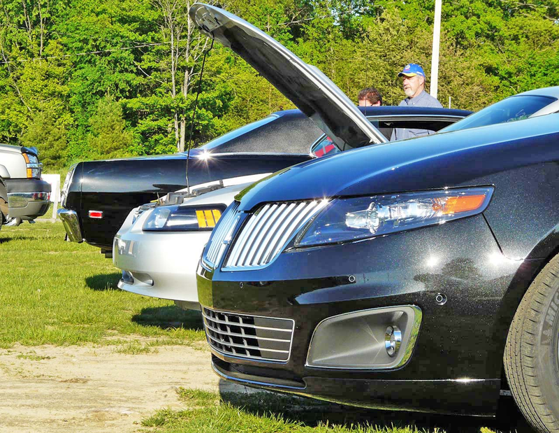 Illustration for article titled EcoBoost Goes Drag: Ford Flex, Lincoln MKS Hit The Strip